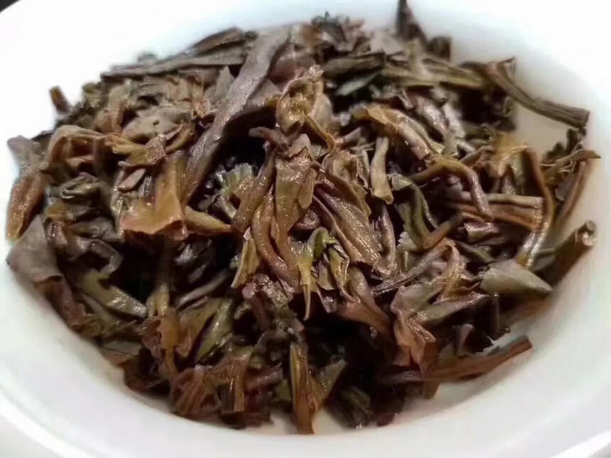 #茶生活# 银毫茶生饼普洱茶#普洱茶#