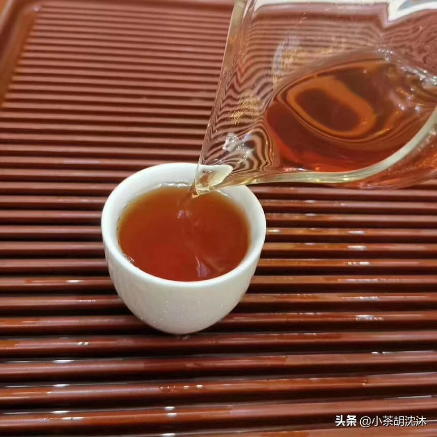 性价比很接地气的老生茶，
1998土林凤凰生沱，
1