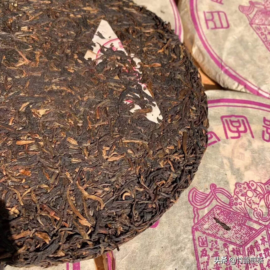 百年老字号2003年圆茶（宋聘号）

易武产区的茶青