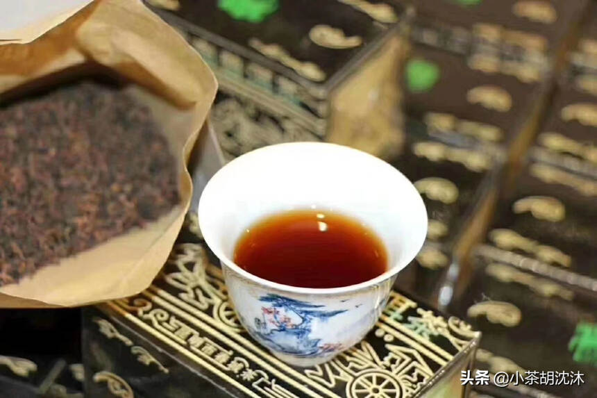 【得到茶友高度好评的宫廷熟茶】
小黑盒，2003年春