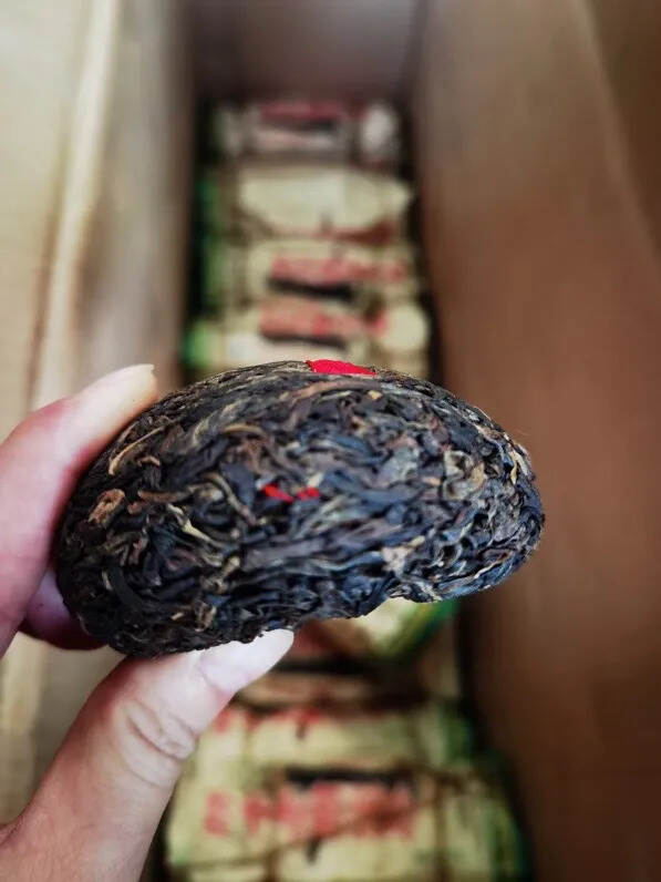 2008年纯干仓那卡老树（红丝带）沱茶，
滋味丰富，