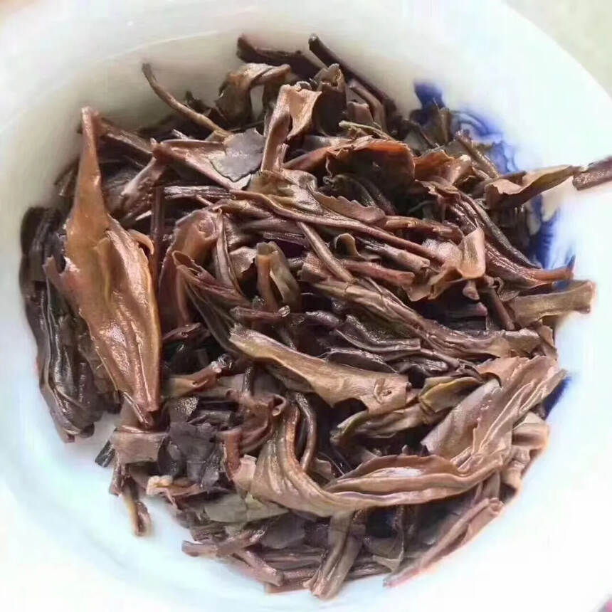 #普洱茶# 干仓好茶。98年中茶牌紫中黄印青饼生茶#