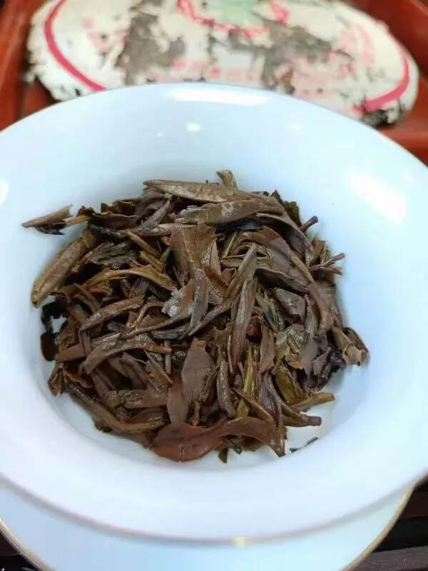 #普洱茶# 
96年凤庆茶厂，苹果绿印青饼#普洱茶#