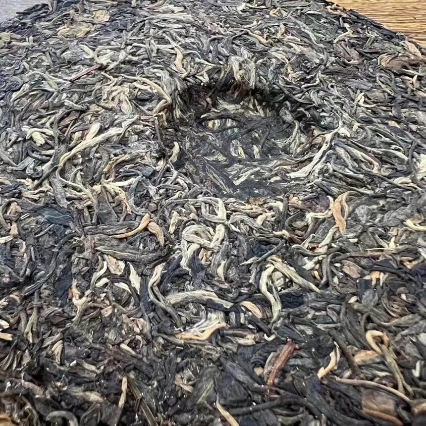 #普洱茶# 90年代格纹纸千年古树茶寄生饼——螃蟹脚