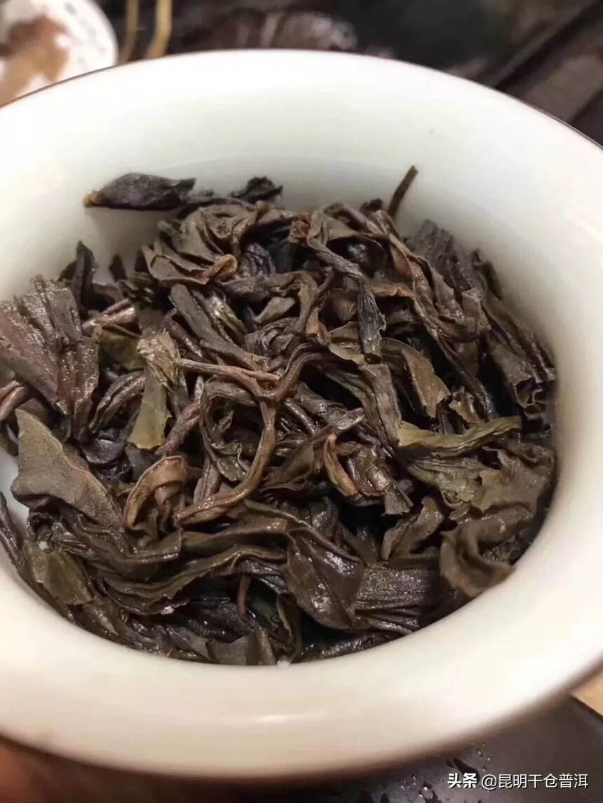 凤庆香竹箐茶厂出品，03年锦绣春大叶古乔木茶，以前的