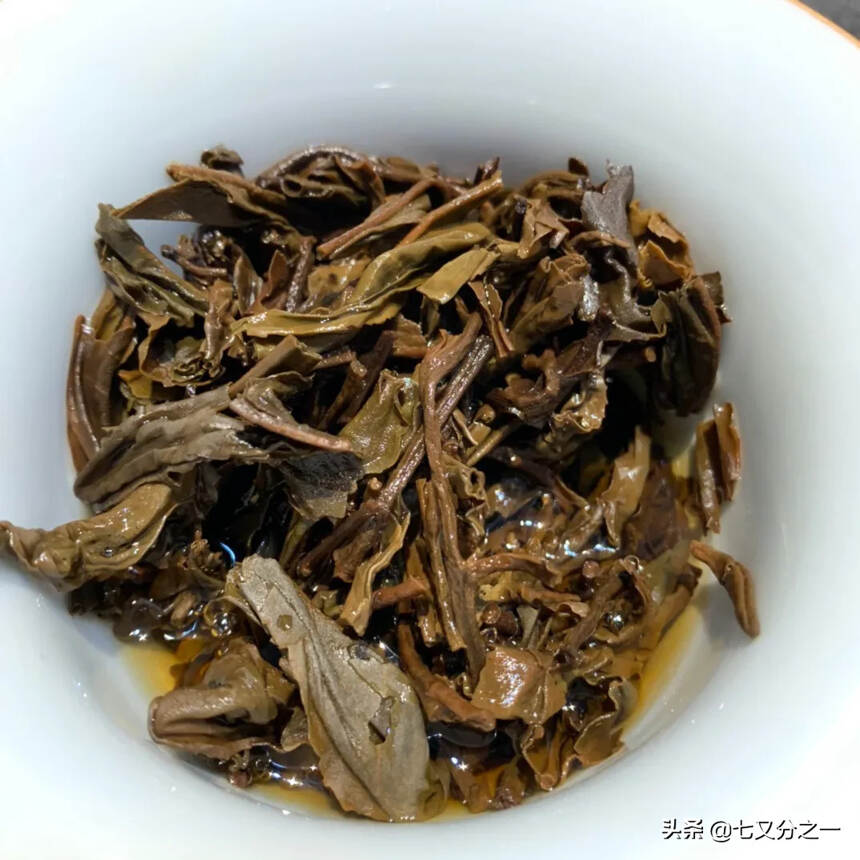 1998年中茶黄印大口中紫印！
采用易武古树茶原料压