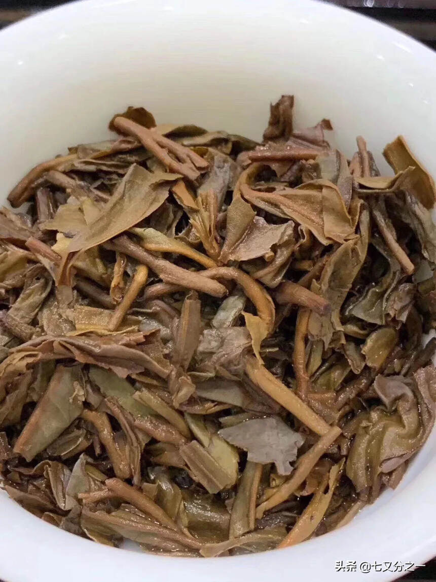 普洱茶砖老生茶
冰糖甜干仓高香 
95年的9062生