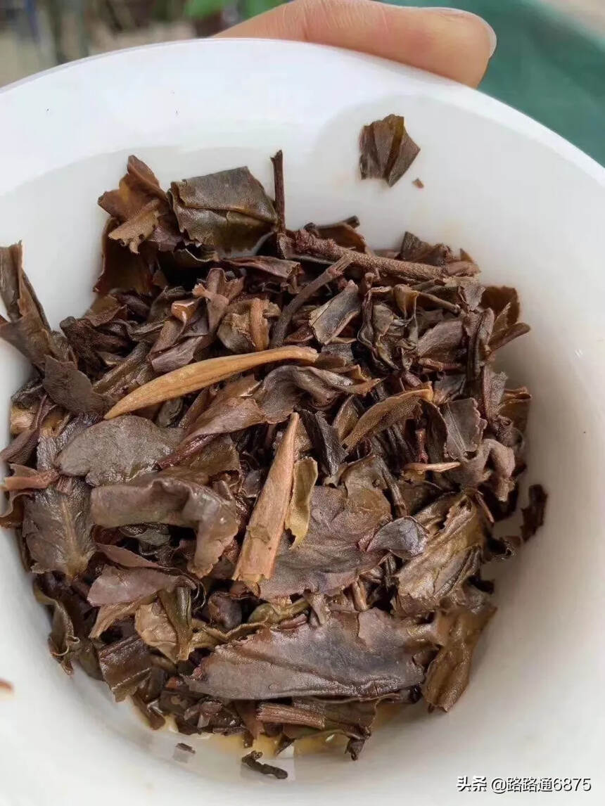 十六年纯干仓老生茶，2004年易武麻黑古树茶，这款茶