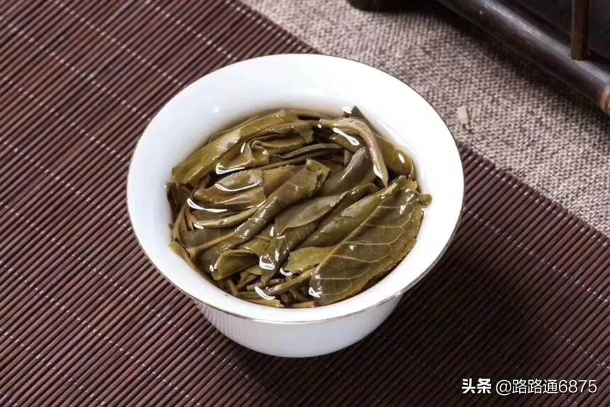 2019年冰岛茶王树砖，传世之茶。茶王树即时间长，年