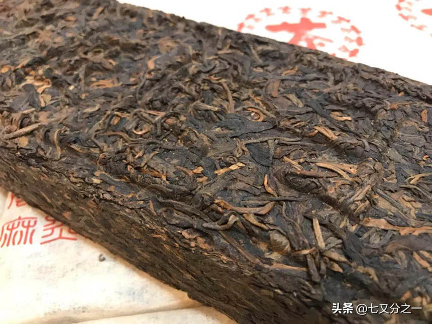 2000年易武麻黑1公斤高山古树青砖，是麻黑寨成兴昌