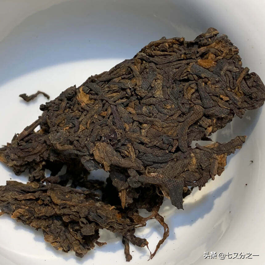 98年福海开厂首批绿印熟茶
本来复制7572配方压制