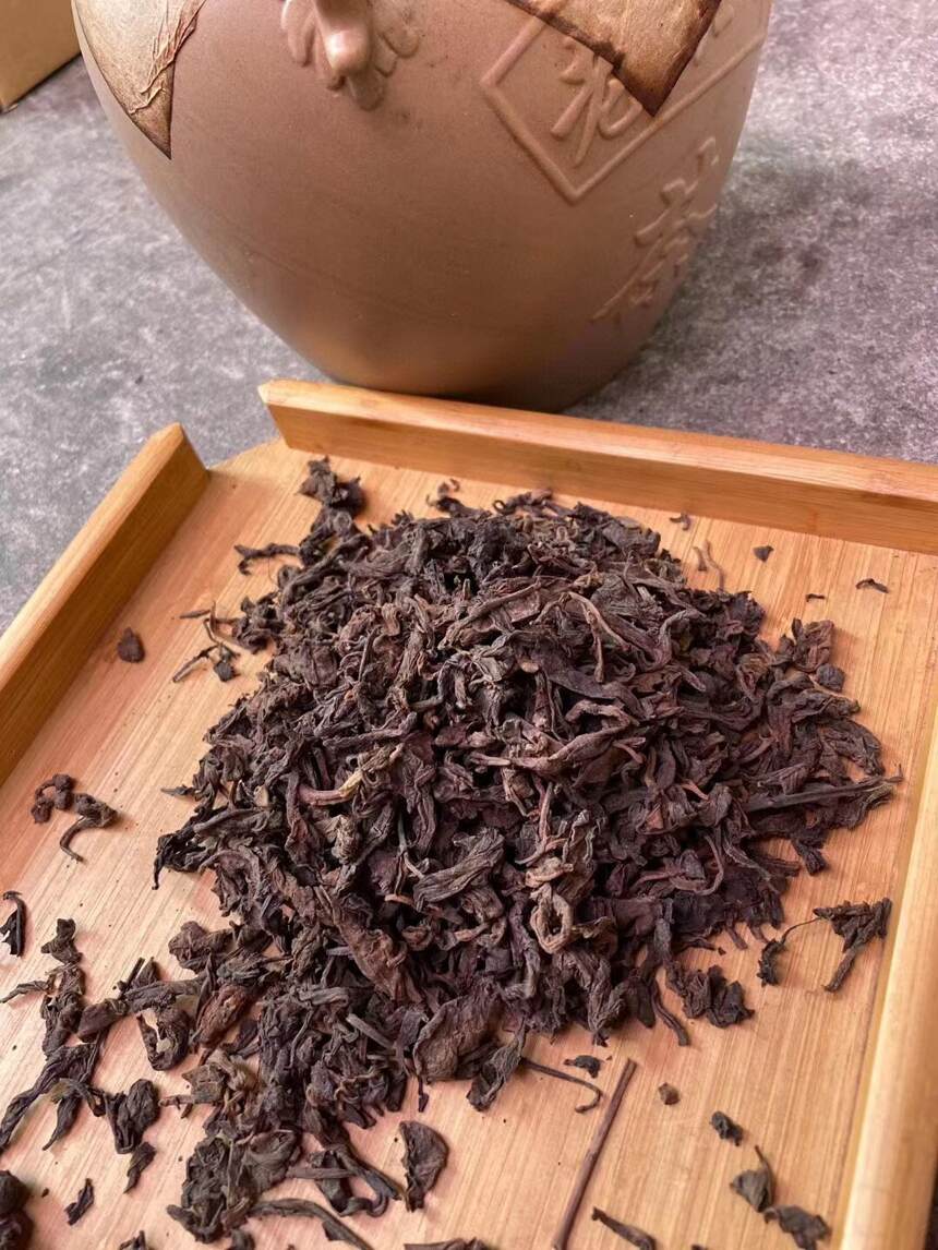 97同庆罐子茶 古树班章料 茶味重，汤色透亮品质熟茶