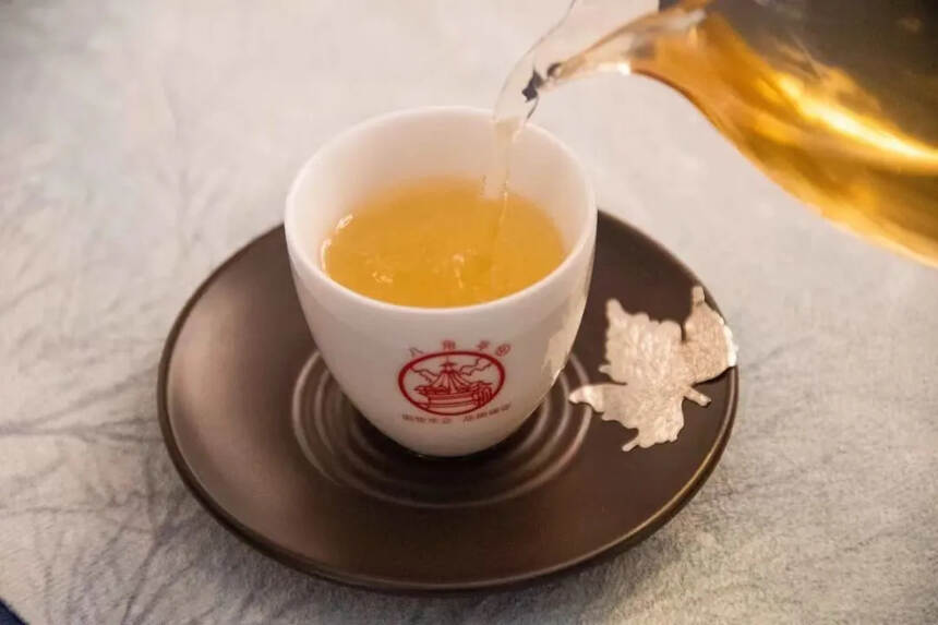 能迷皇帝能迷你的迷帝贡茶，近年被广大茶友追捧，八角亭
