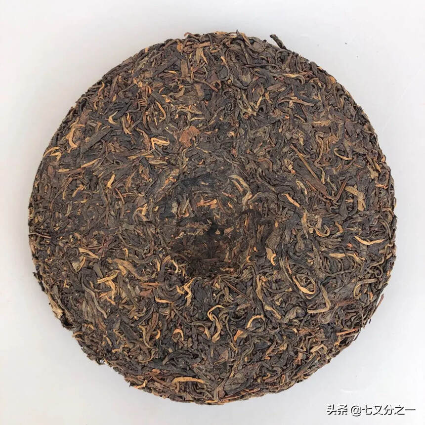 凤庆香竹箐茶厂出品，03年锦绣春大叶古乔木茶，以前购