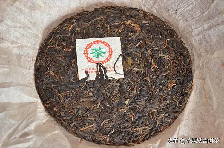 05年易武精品青饼，典型的高端易武茶，汤质饱满稠厚，