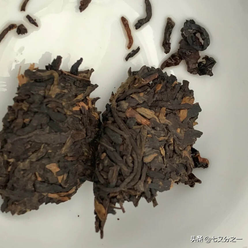 2004年澳门华联班章有机生饼200克！此茶为澳门华