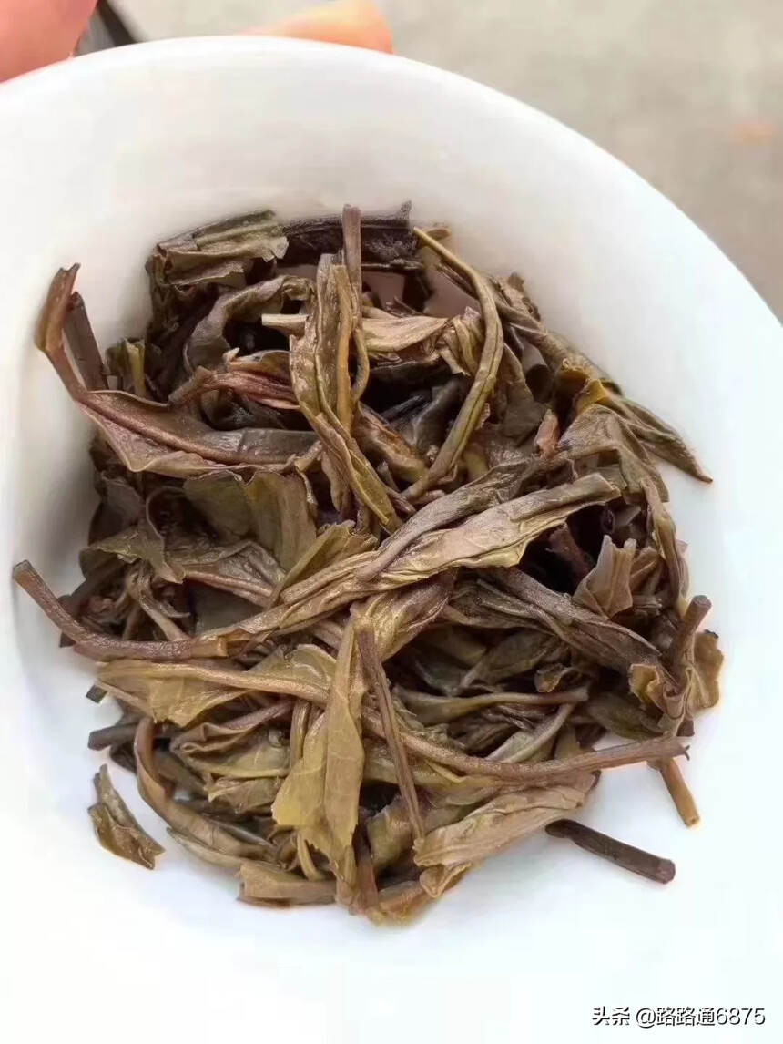 2018年班章古树竹筒茶生茶，净含量300克/根。这