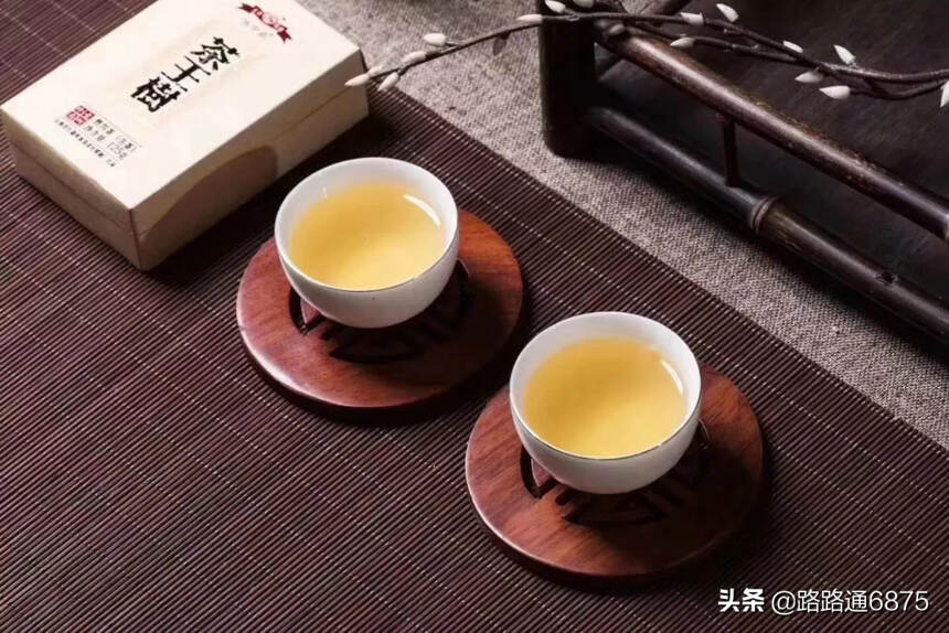 2019年冰岛茶王树砖，传世之茶。茶王树即时间长，年