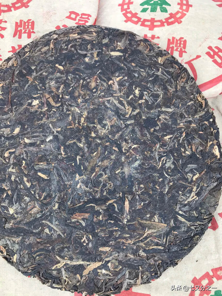 01年下关茶厂生茶，老味非常好，一件42饼，一提7饼