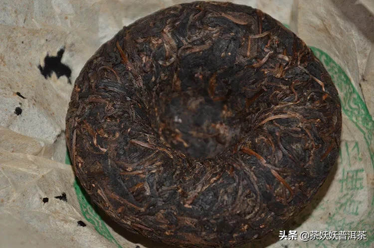 90年代老生沱，班章茶料，条索肥壮韧性足，口感饱满，