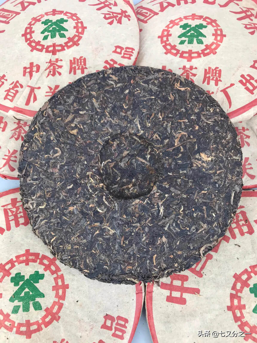 01年下关茶厂生茶，老味非常好，一件42饼，一提7饼