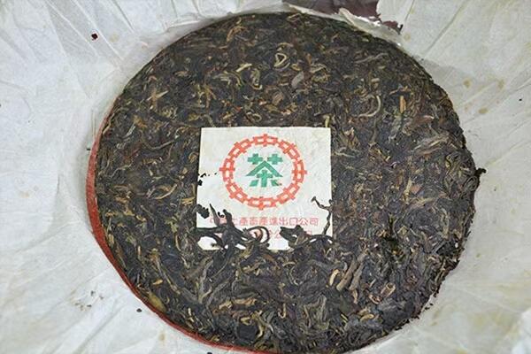 2001年中茶绿中绿老生茶（老号名：鱼钩七），汤色透