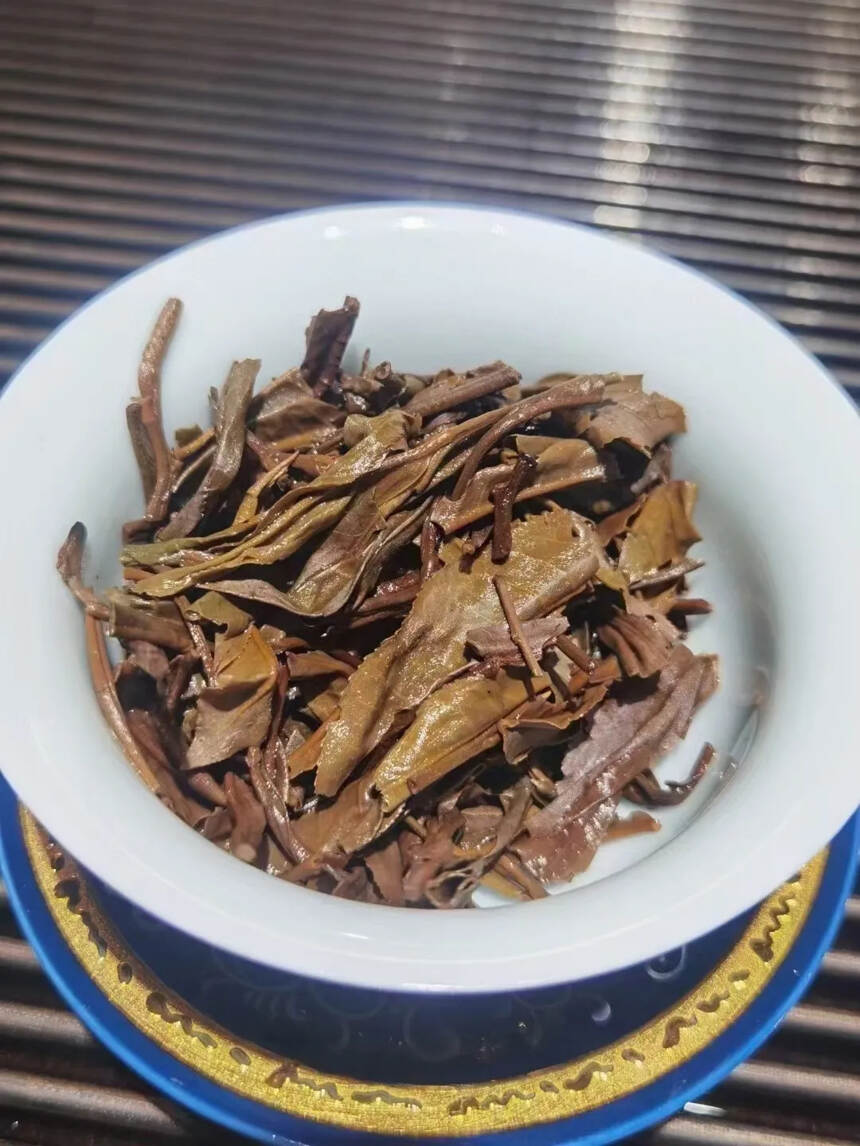 2006年倚邦生饼357克，一件42片小件竹筐装#茶