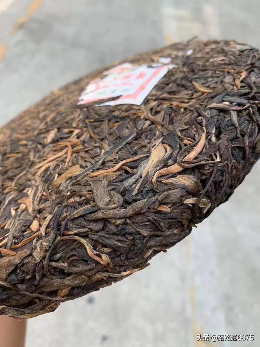 2004年班章千年古茶树茶生茶 1000g/片，5片