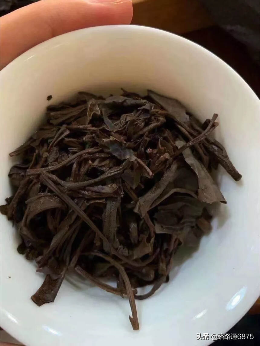 90年代易武古树茶，纯正易武茶，357克/片；7片/