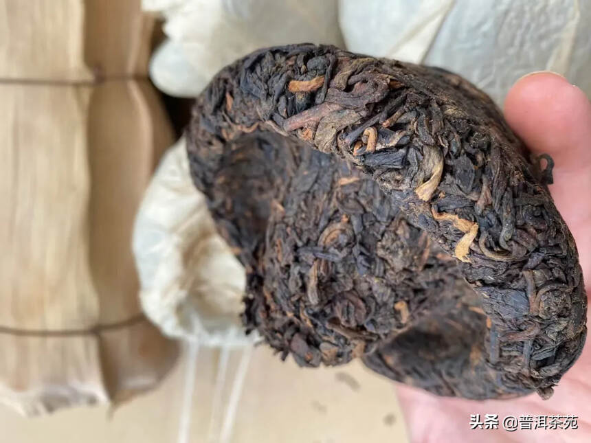 带樟香蘑菇沱熟茶，2000年纯干仓熟茶蘑菇沱，250