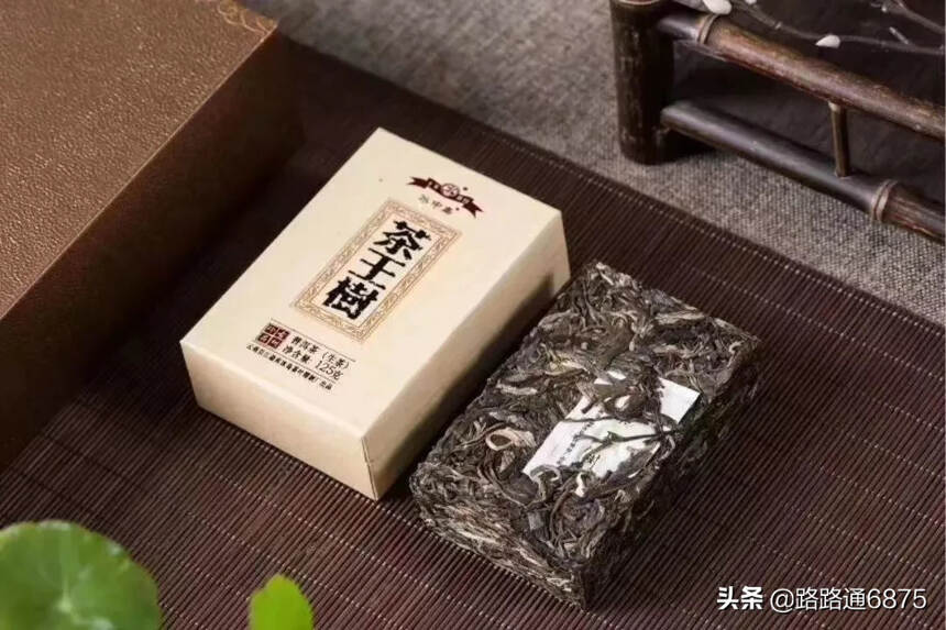 2019年冰岛茶王树砖，传世之茶。茶王树即时间长，年