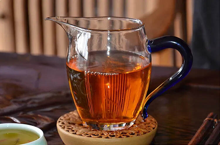 2004年易武正山老生茶，选用头春易武正山茶为原料制