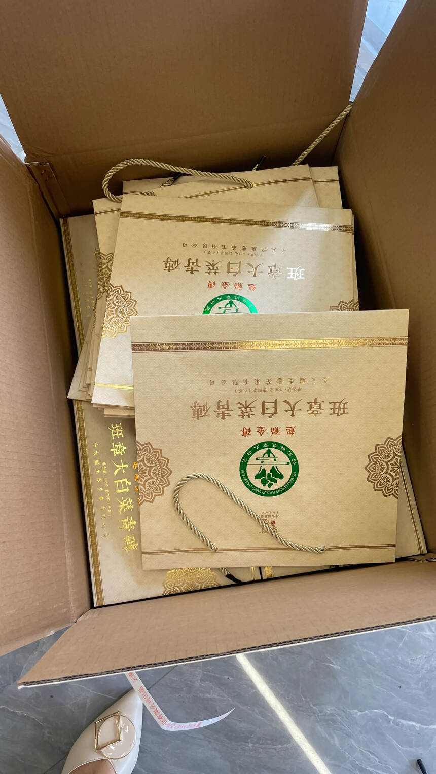 灰纸沱and起福金砖
白菜系列里为数不多的沱茶和砖茶