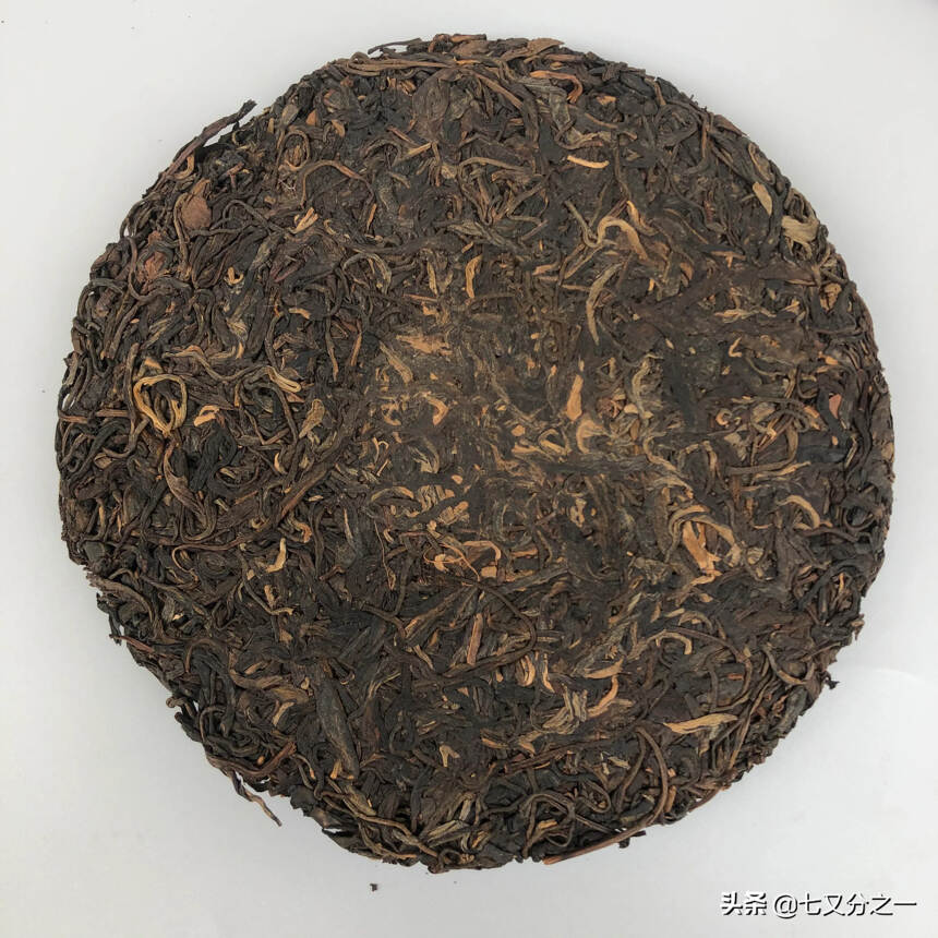 01年勐海茶厂班章公章饼生茶
茶味重，回甘快，苦涩度
