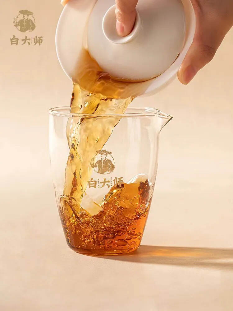 白大师 阅天下2015年寿眉茶饼
原料品质高，陈化时
