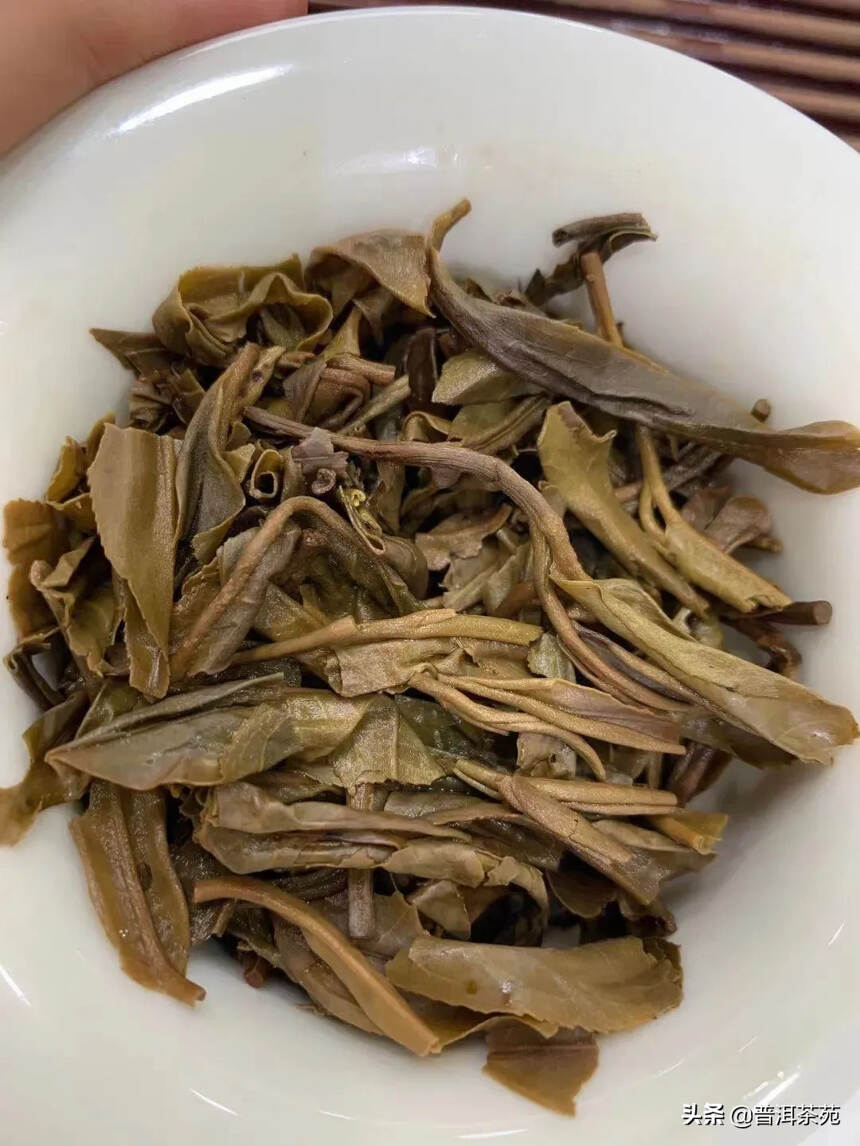 2010年易武麻黑古树茶，选易武麻黑古树茶为原料#普