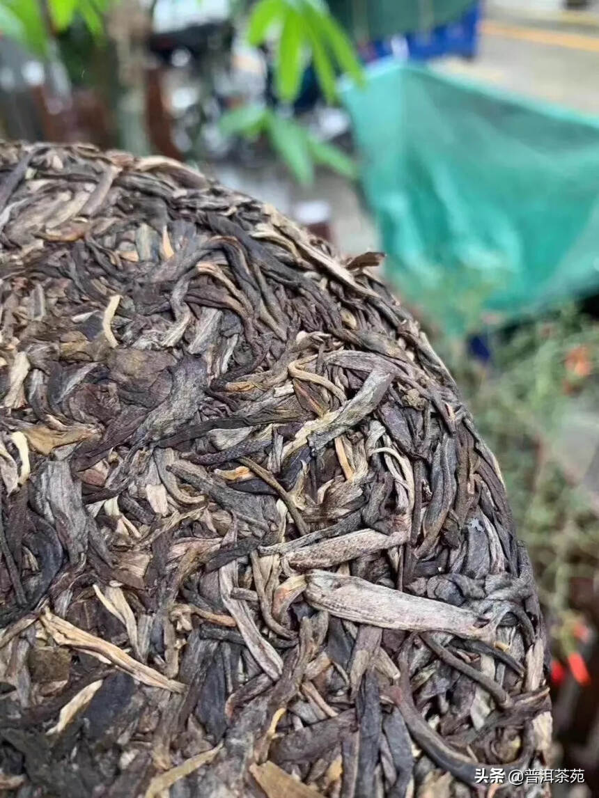2017年弯弓，选用易武弯弓早春茶树为原料，其汤水厚