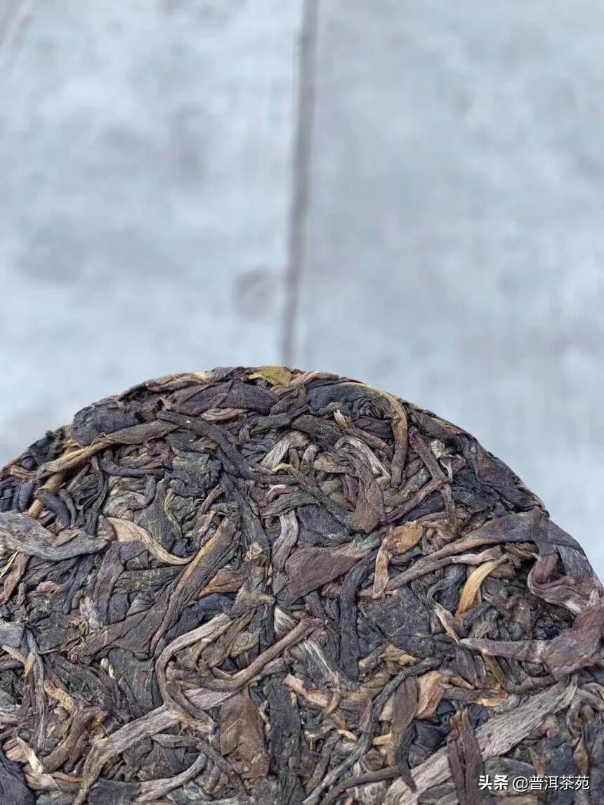 2015年布朗山龙柱圆茶，一个一公斤，24个/件#茶