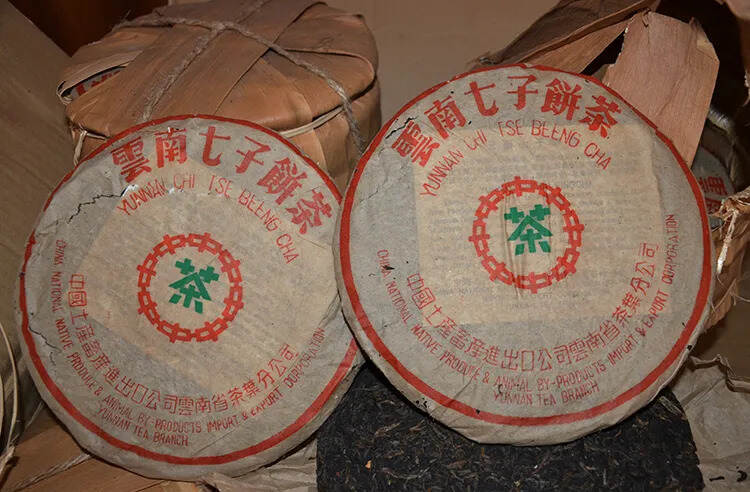 九三年省公司大口中雪印青饼，昆明存放，干仓老生茶。易