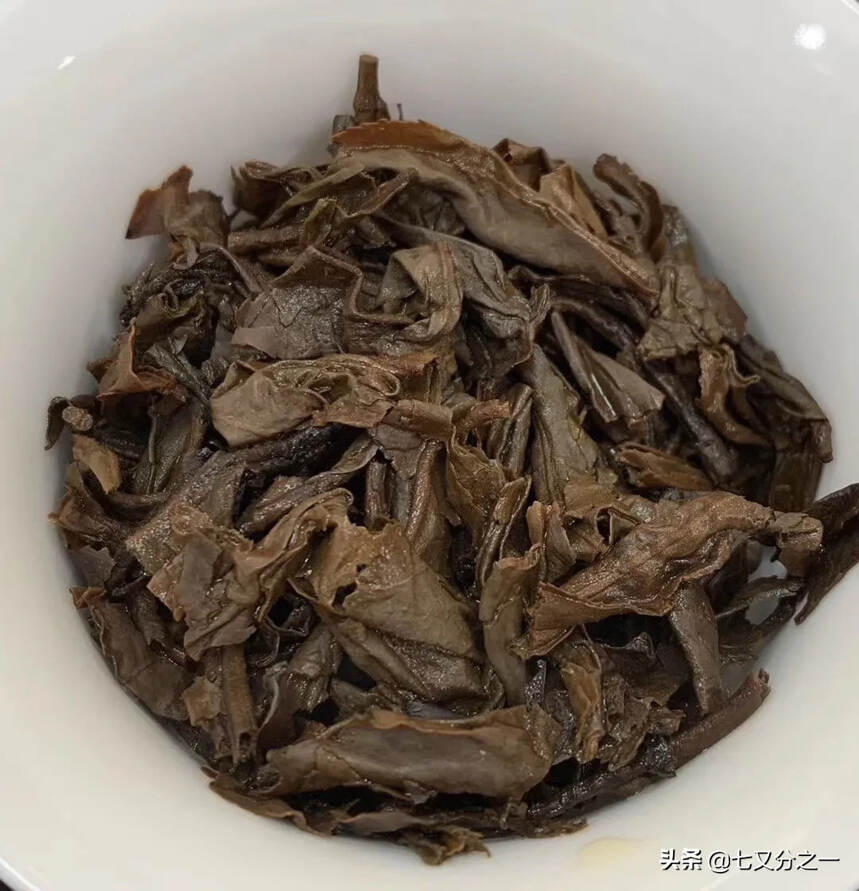 01年可以兴生茶饼，性价比高，烟香足！