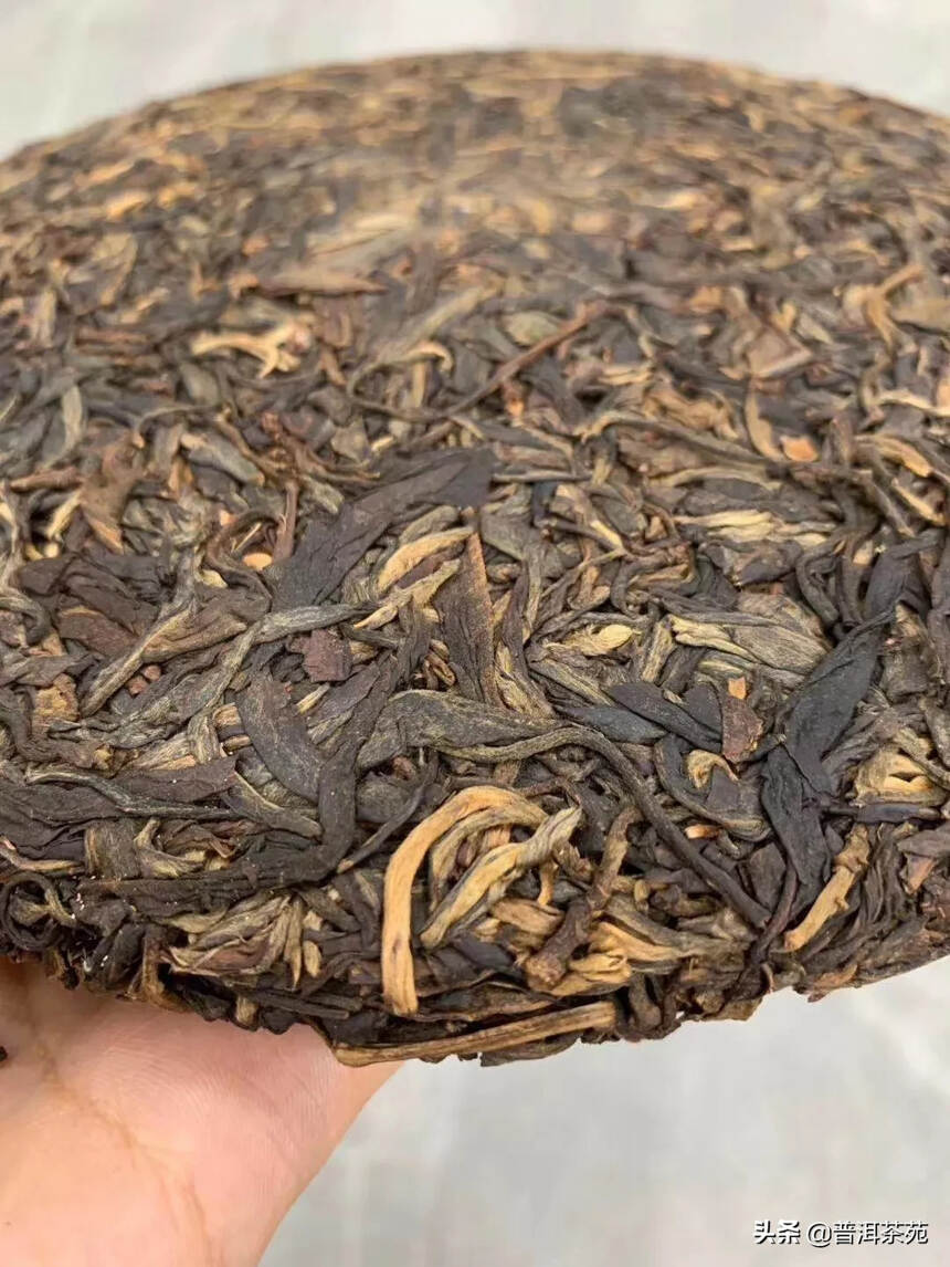 2002年班章古茶饼#中国茶韵# #茶生活# #普洱