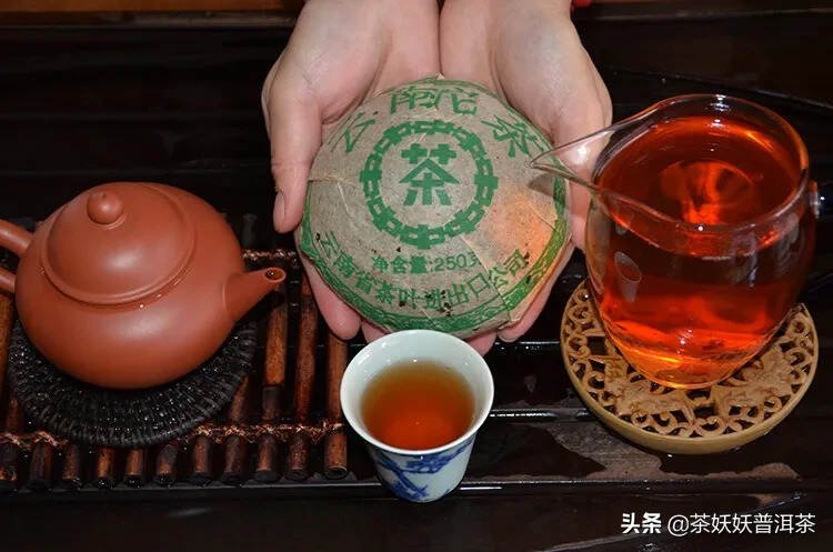 90年代老生沱，班章茶料，条索肥壮韧性足，口感饱满，