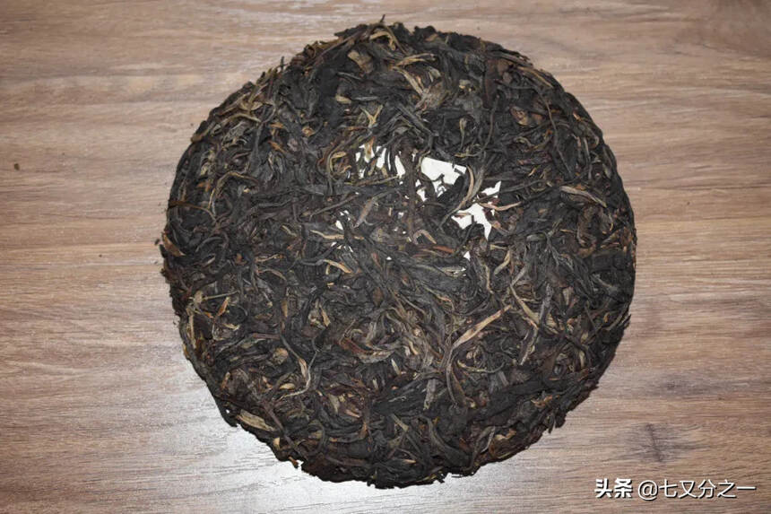 2005年易武印象老树圆茶
纯干仓存放，干仓老生茶，