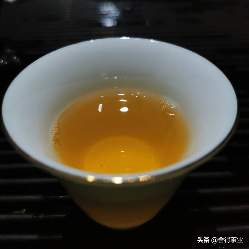01年布朗山班章生态竹筒茶，选用班章生态茶原料，传统