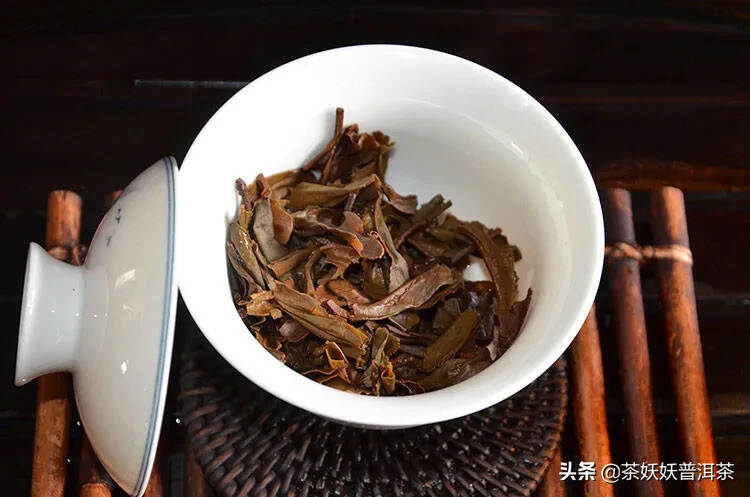 2003年班章野生乔木生茶，茶汤顺滑细腻，滋味香甜，