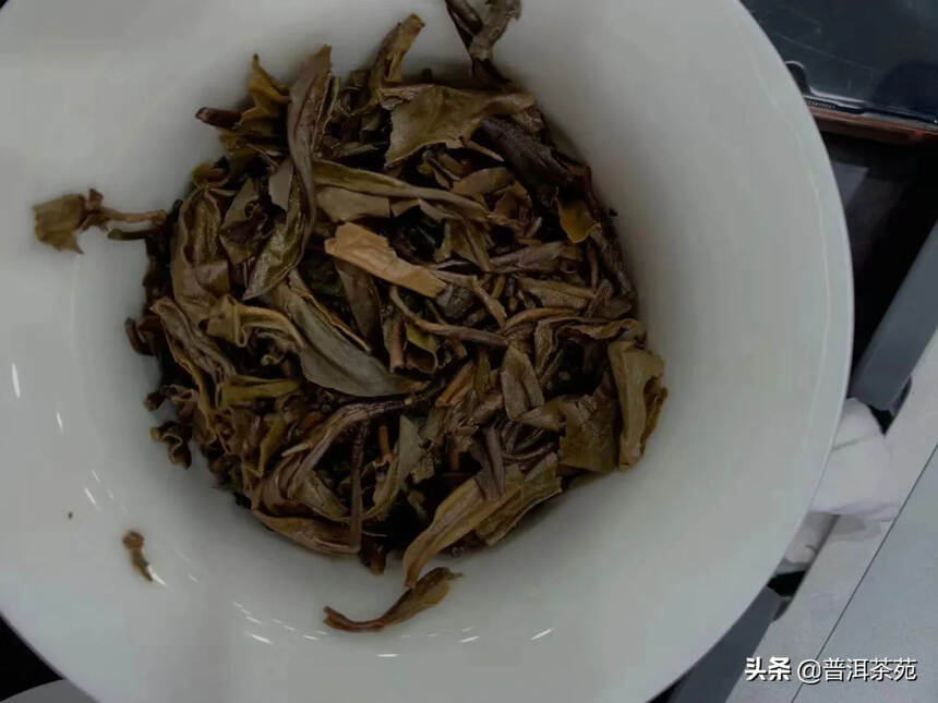 2005年班章红印沱茶，250克/个，4个/条