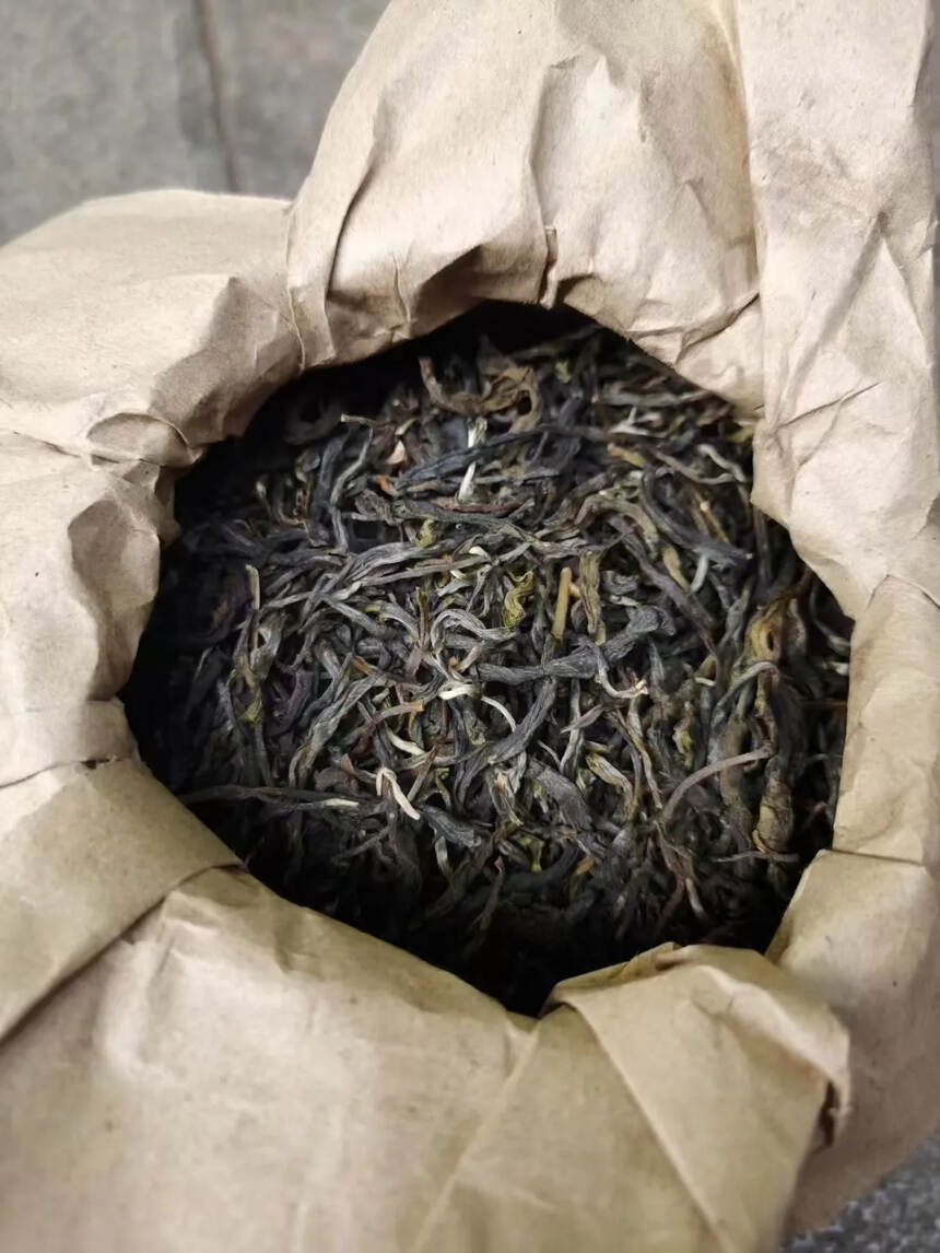 2019年易武茶王树竹筐，400克/筐#茶生活# #