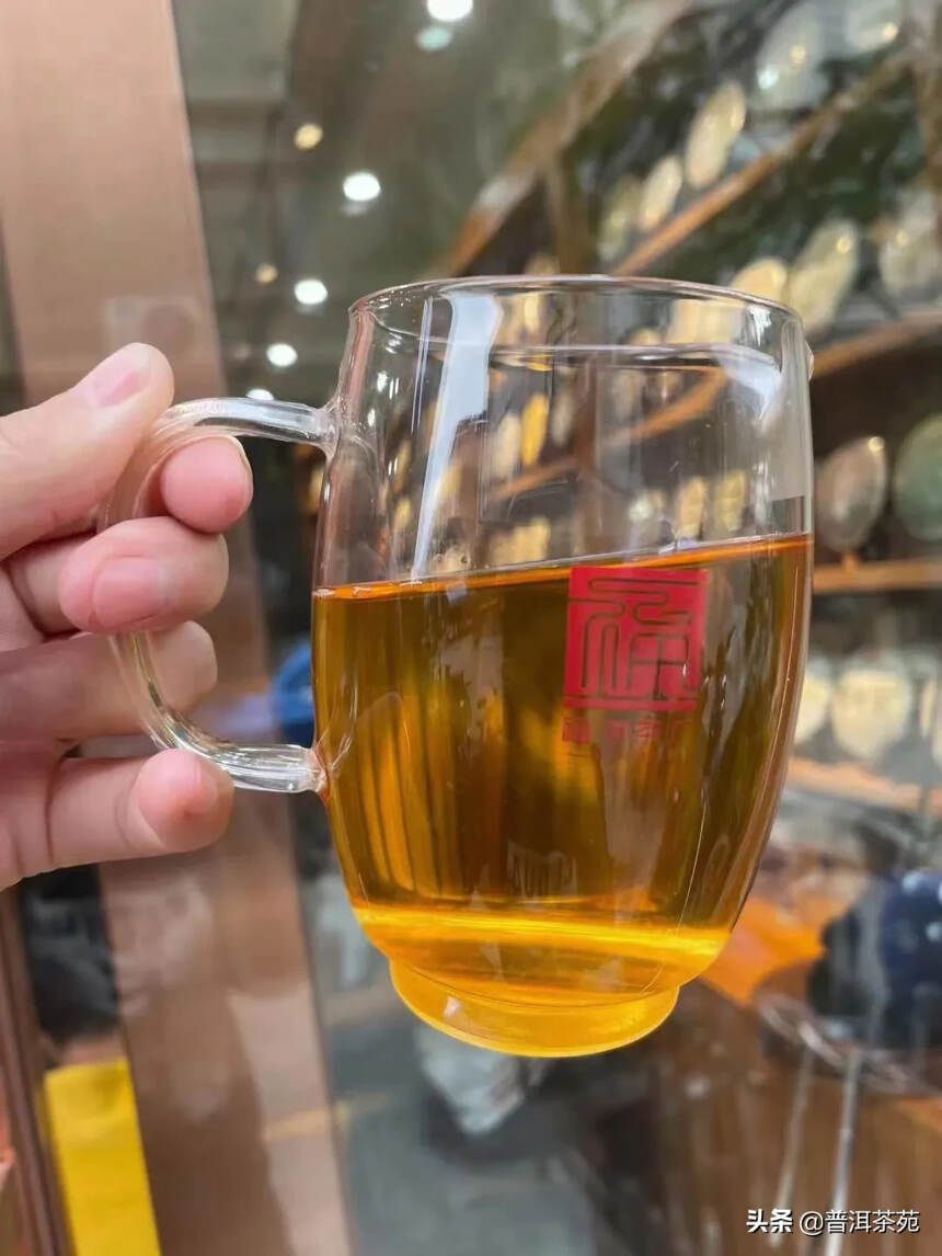 2019年早春第一波古树纯料生茶，选料为纯正的曼松地