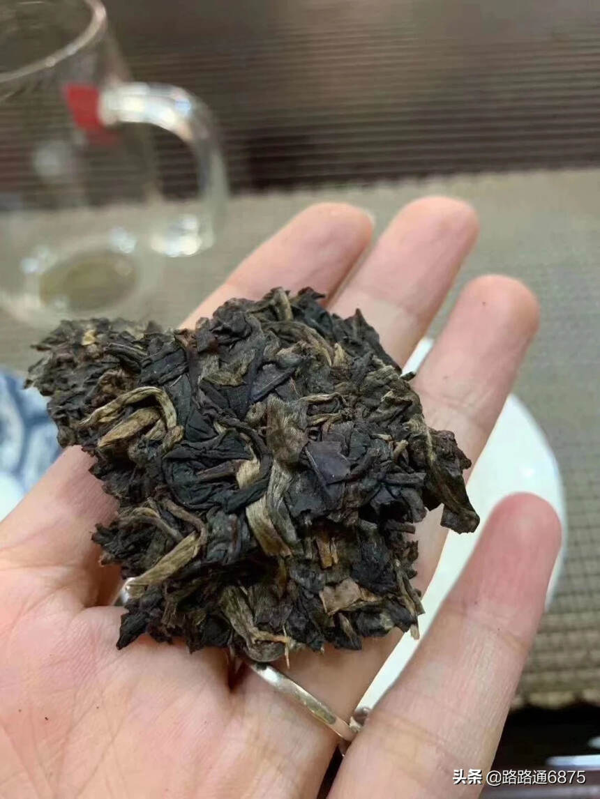 2009年南糯山，这款茶相比04年杨聘号的南糯山在品