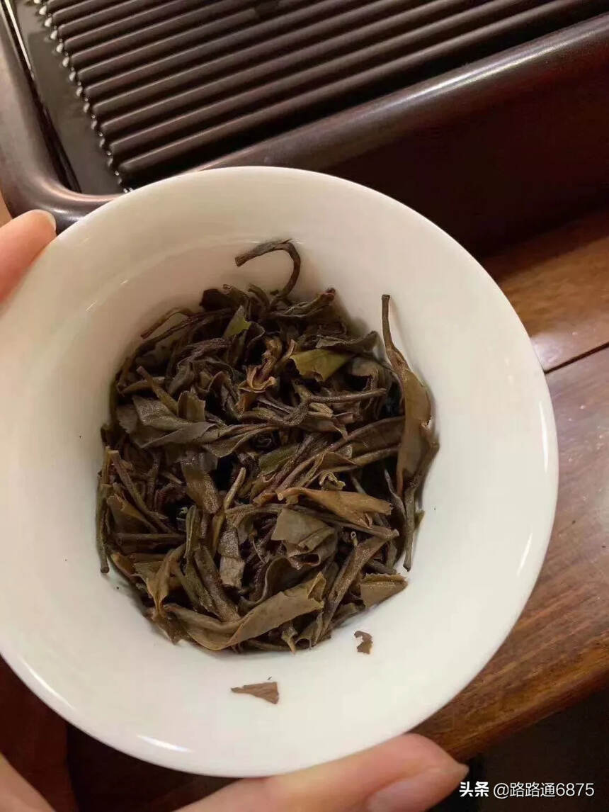 2004年班章千年古茶树茶生茶 1000g/片，5片